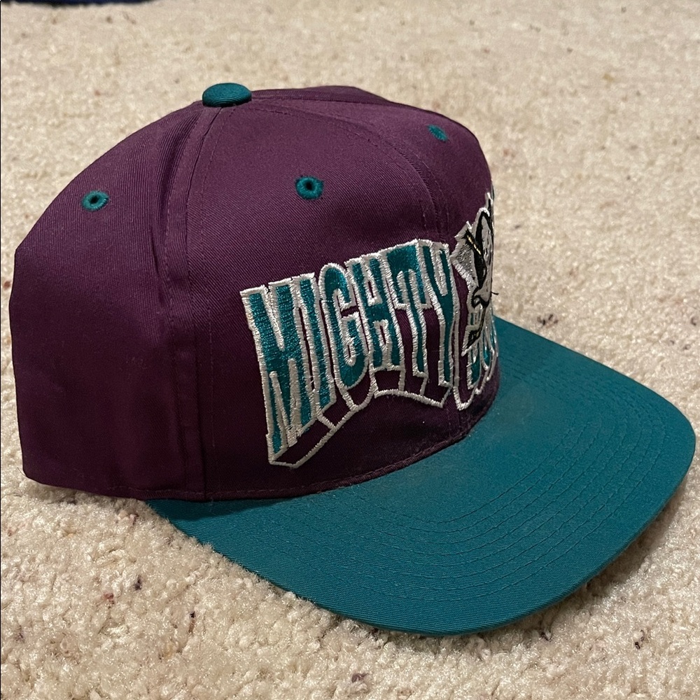 VINTAGE ANAHIEM MIGHTY DUCKS SNAPBACK